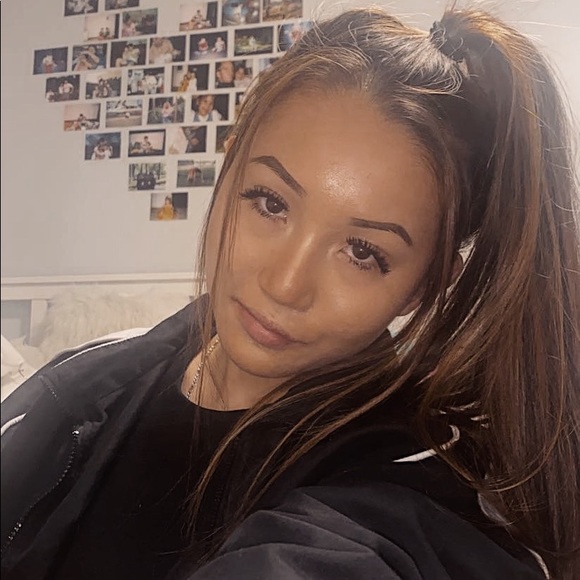 Meet your Posher, Jenny - Picture 2 of 2